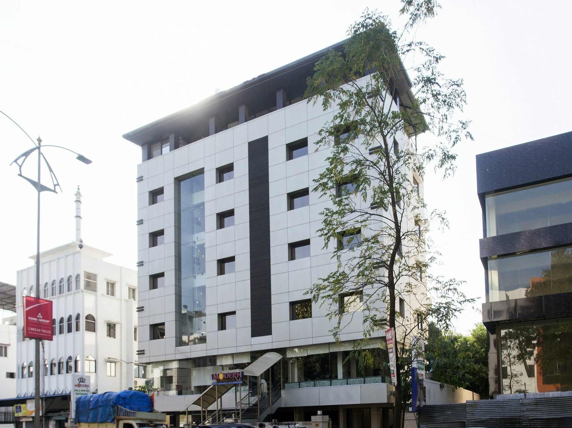 Townhouse Oak Regal Inn Near Sant Tukaram Nagar Metro Station Pimpri-Chinchwad Eksteriør billede